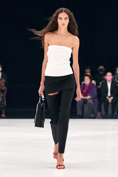 Look 64